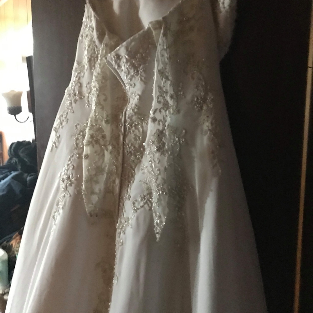 Wedding dress size 12 - Picture 3 of 4